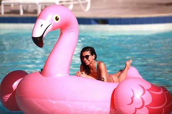 Comment dénicher facilement un camping aquatique avec des services de luxe lors d'un séjour touristique ?