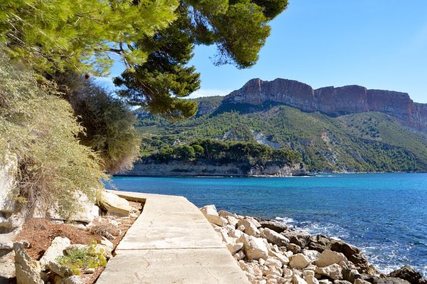 Les plus beaux campings du Sud de la France : votre guide ultime pour un séjour inoubliable